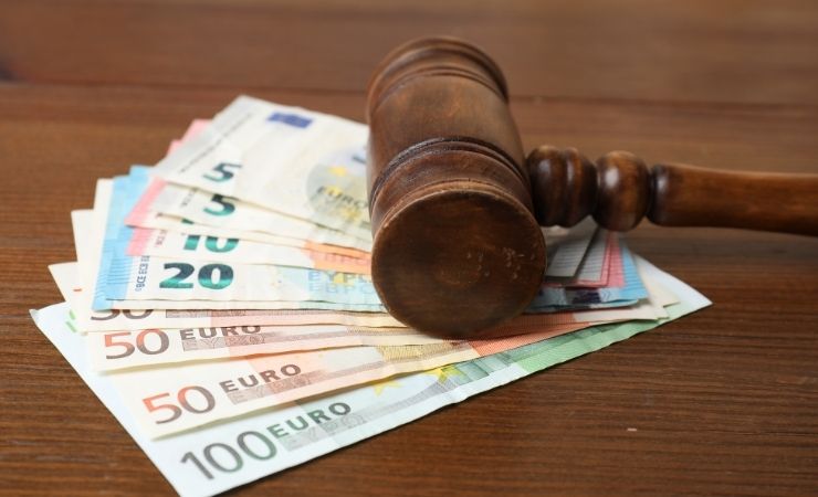 Martello tribunale euro banconote