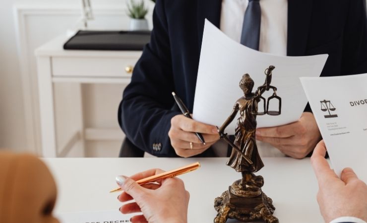 Coniugi divorziano