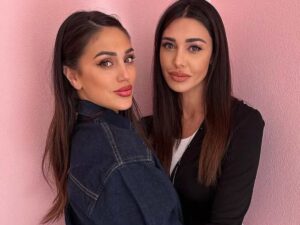 cecilia e belen in posa su instagram