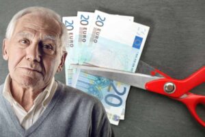 Pensionato con il volto triste