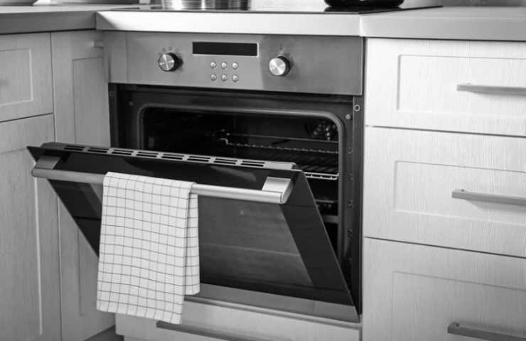 Mettere il canovaccio sul forno è pericoloso