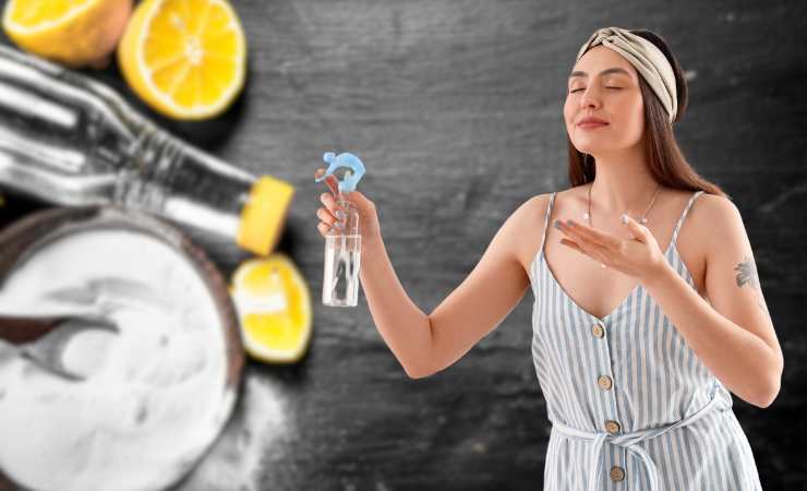 Donna vaporizza un buon odore