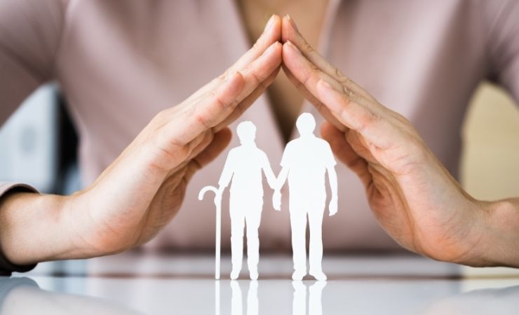 Sagome pensionati protette mani