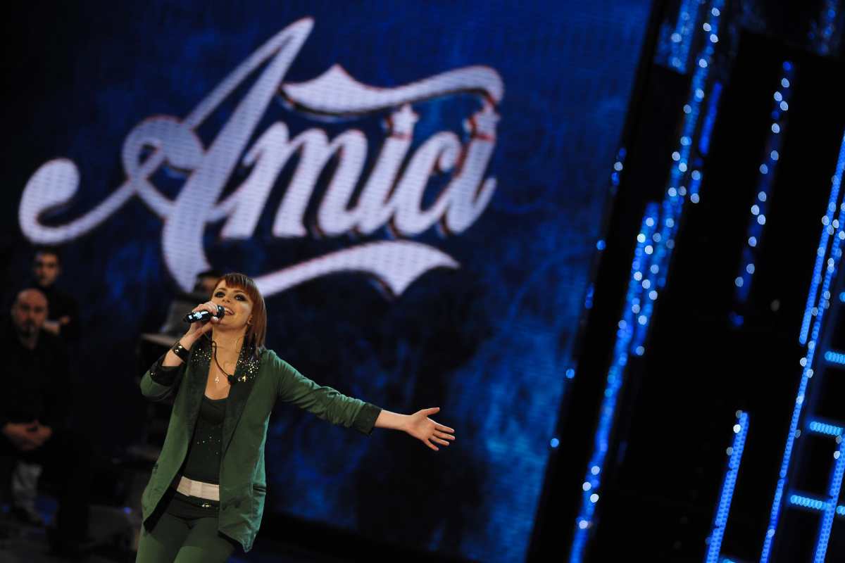 Annalisa che si esibisce ad Amici durante la finale dell'edizione da lei vinta