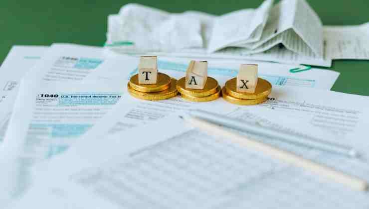 lettere tax su monete e fogli