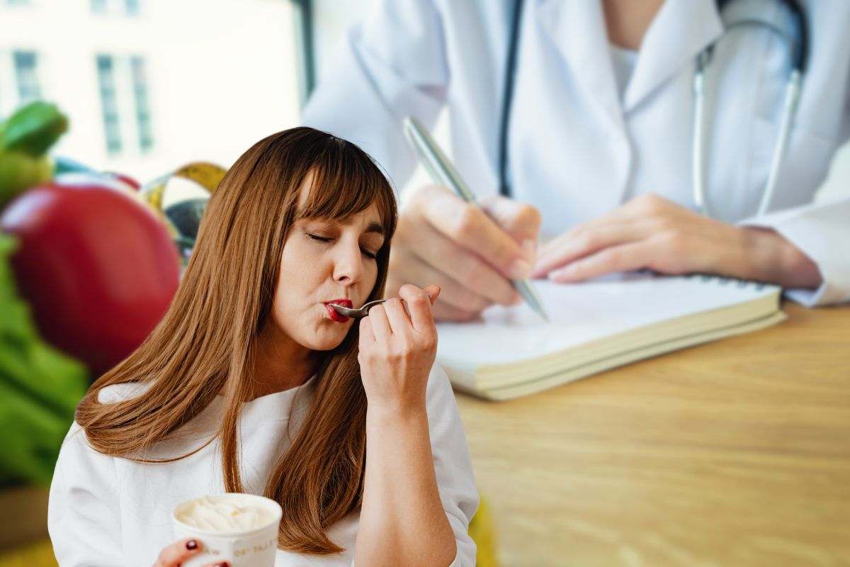 nutrizionista e donna che mangia gelato