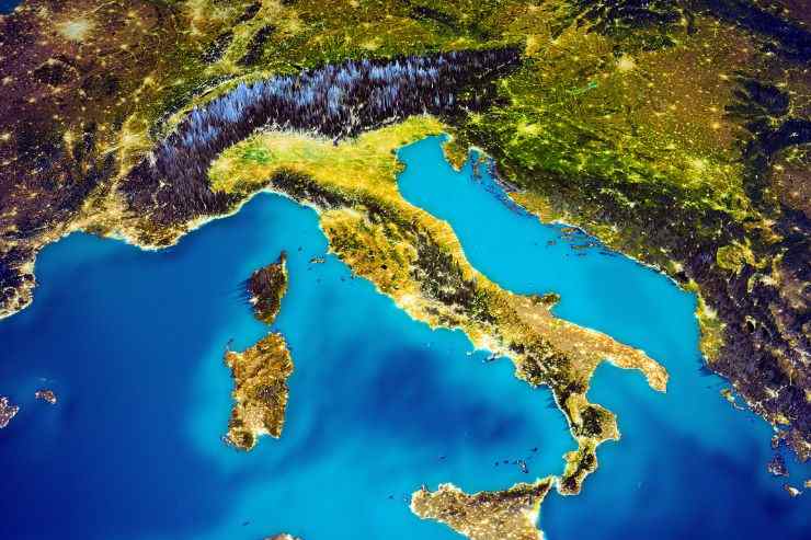 Cartina geografica Italia vita dall'alto