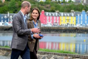 I principi William e Kate chiacchierano amabilmente