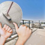 donna segno ok su balcone e spazzolone