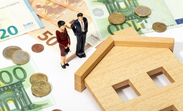 Coppia euro banconote casa