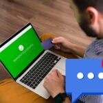 Uomo effettua bonifico simbolo Sms