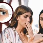 Ragazze spaventate al cellulare