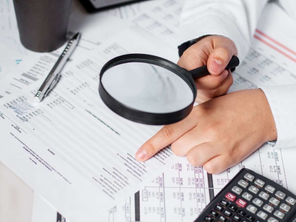 Controllo documenti lente ingrandimento