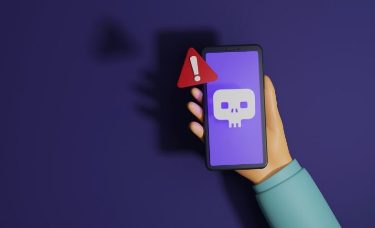 Mano tiene in mano smartphone segnale allerta