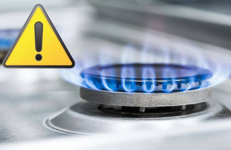 Fiamma del gas e simbolo attenzione