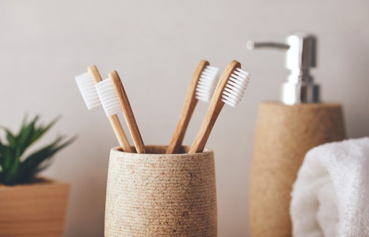 spazzolini da denti in bicchiere bagno