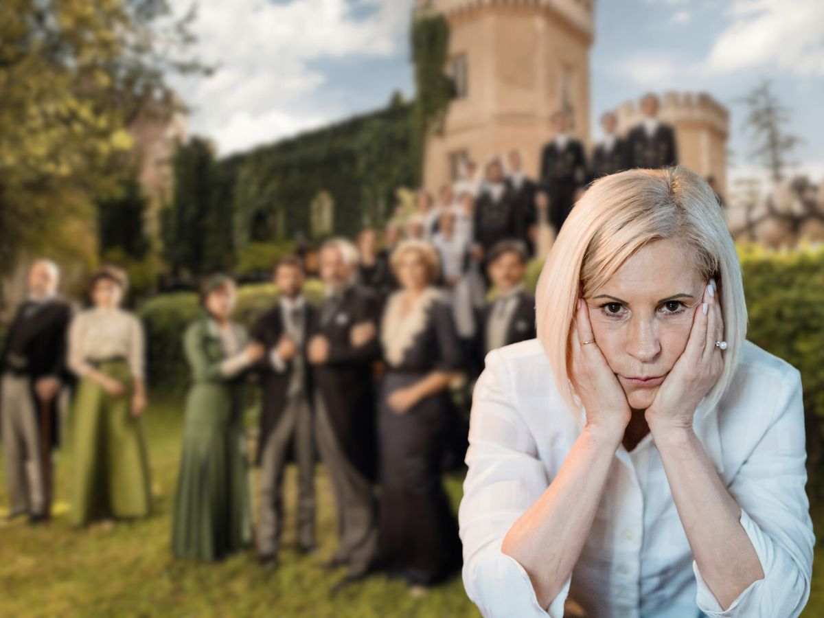 cast la promessa sullo sfondo e donna triste in primo piano