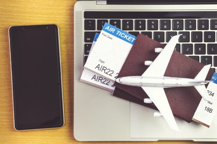 Aereo pc e passaporto